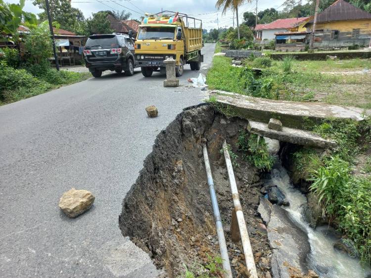 Estimasi Biaya Penanganan Jalan Longsor Siantar-Sidamanik Rp 200 Juta
